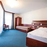 Hotel Erbacher Hof, Bistum 4*